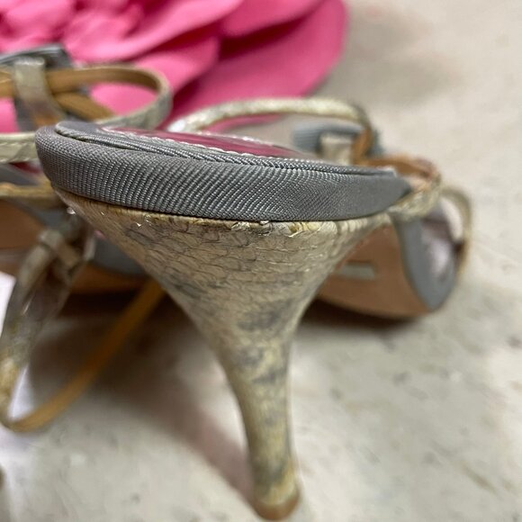 BADGLEY MISCHKA Grey Snake Leather Designer T-strap Sandals Heels 5"‎ - Picture 10 of 16